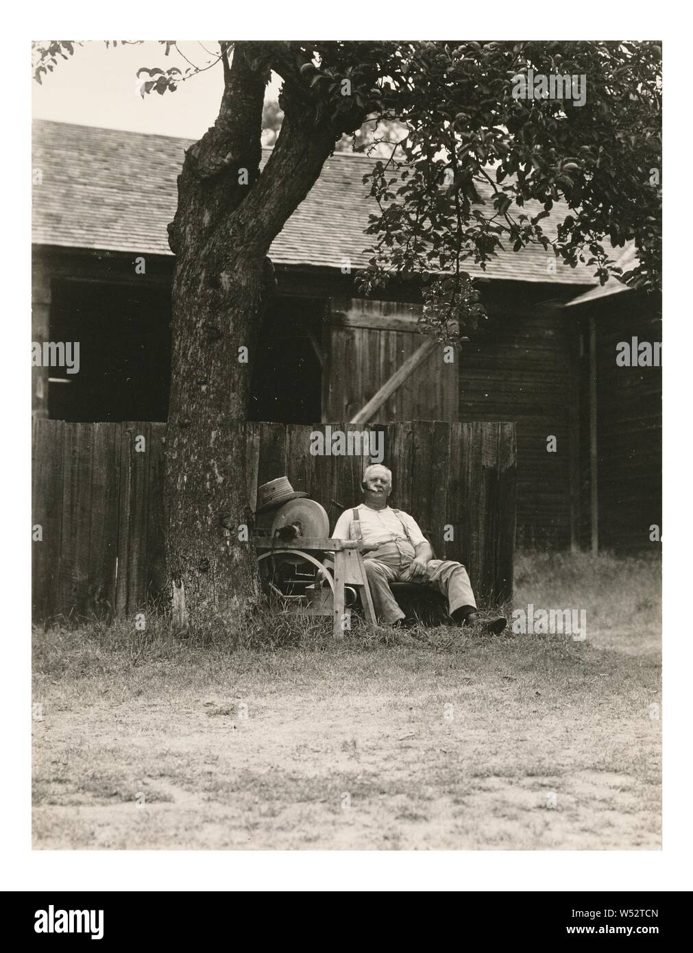 Richard, Lake George, Alfred Stieglitz (1864-1946), 1930, Silbergelatineabzug, 12,1 × 9,2 cm (4 3/4 x 3 5/8 Zoll Stockfoto