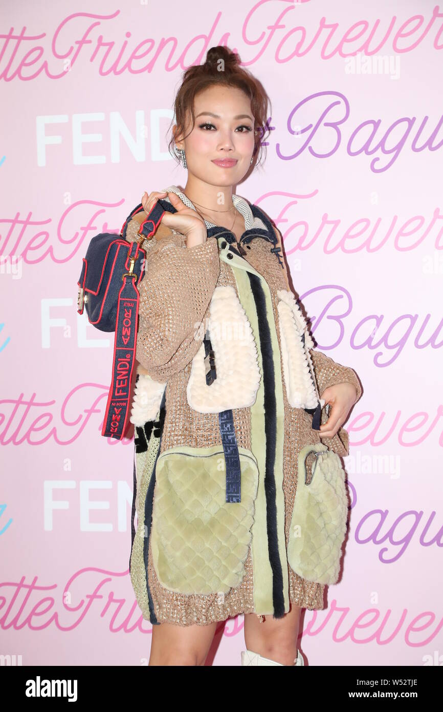 Hong Kong Sängerin und Schauspielerin Joey Yung besucht das Baguette Freunde für immer Ereignis für Fendi in Hongkong, China, 29. Januar 2019. Stockfoto