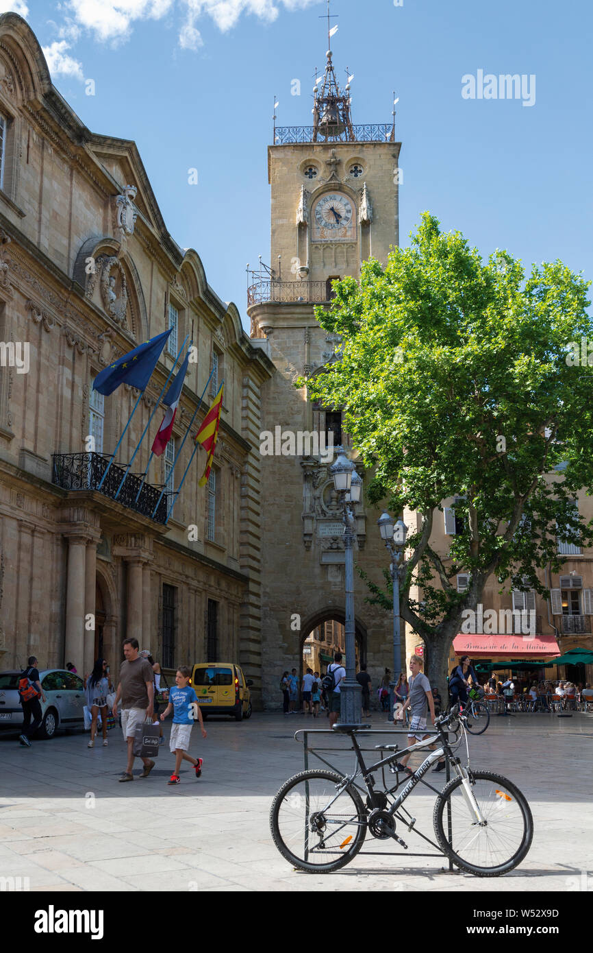 Rathaus und Uhrturm, Aix-en-Provence, Provence-Alpes-Côte d'Azur, Frankreich. Stockfoto