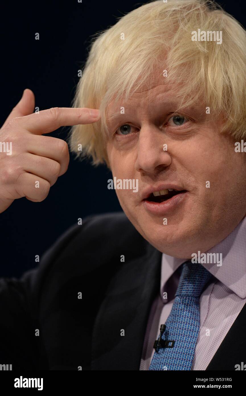 Boris Johnson, der Bürgermeister von London, liefert seine Rede in der Aula der Manchester Central auf den dritten Tag, und vorletzten Tag, auf dem Parteitag der Konservativen Partei am 1. Oktober in Manchester, England 2013. Stockfoto