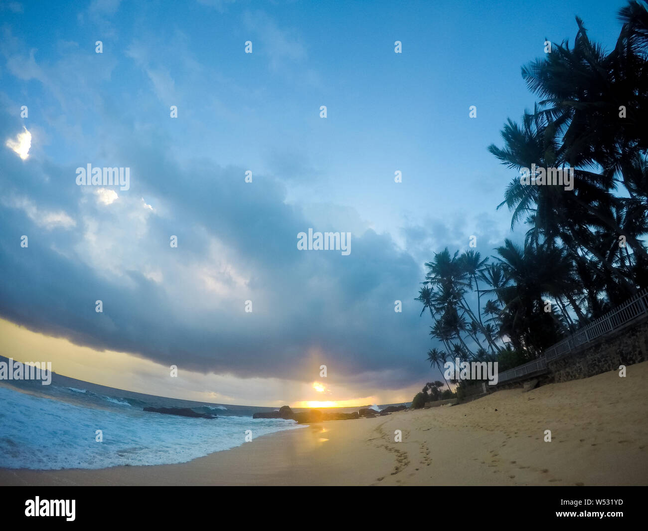 Strand und Meer in der Nähe von Colombo, Sri Lankas, der Demokratischen Sozialistischen Republik Sri Lanka Stockfoto