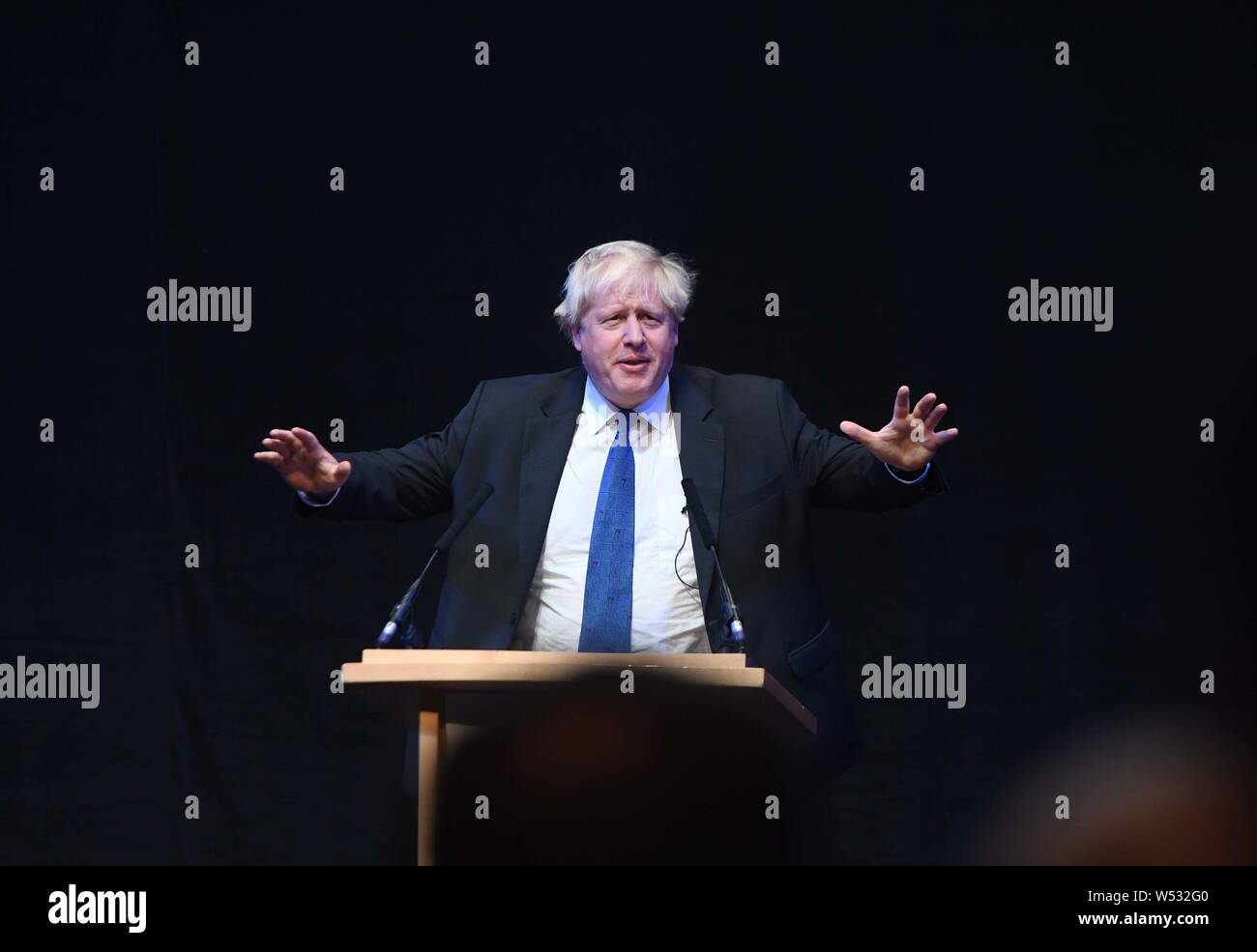 Boris Johnson sprechen mit einer Franse Veranstaltung in Halle 1 auf dem Parteitag der Konservativen Partei im ICC, Birmingham, Dienstag, 2. Oktober 2018. Stockfoto