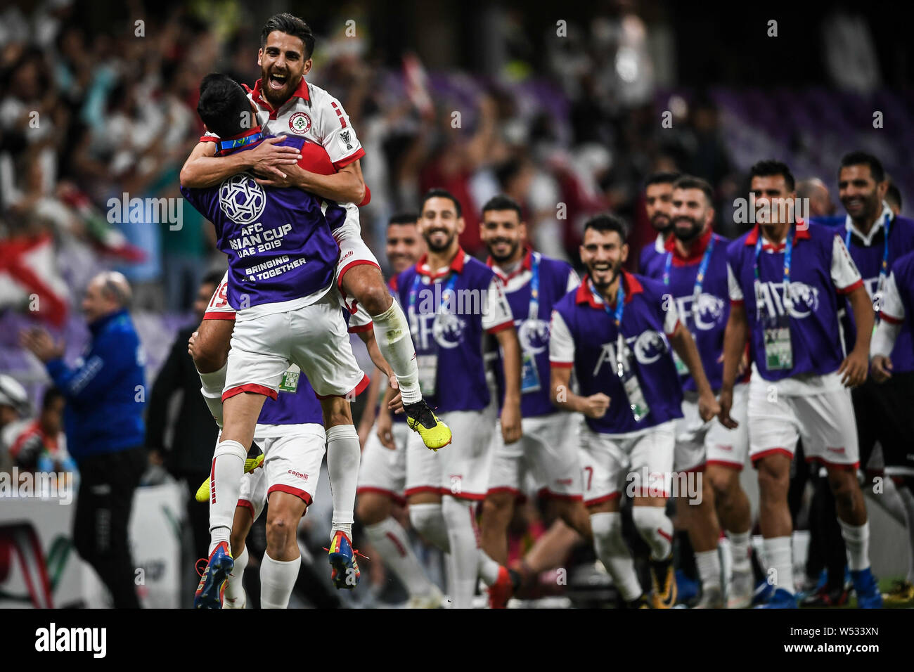 Ahmed Yasser Abd Elrahman Elmohamady von Katar feiert Nachdem Sie gegen den Libanon in der AFC Asian Cup Gruppe E Match in Al Ain, Vereinigte Arabische Emi Stockfoto