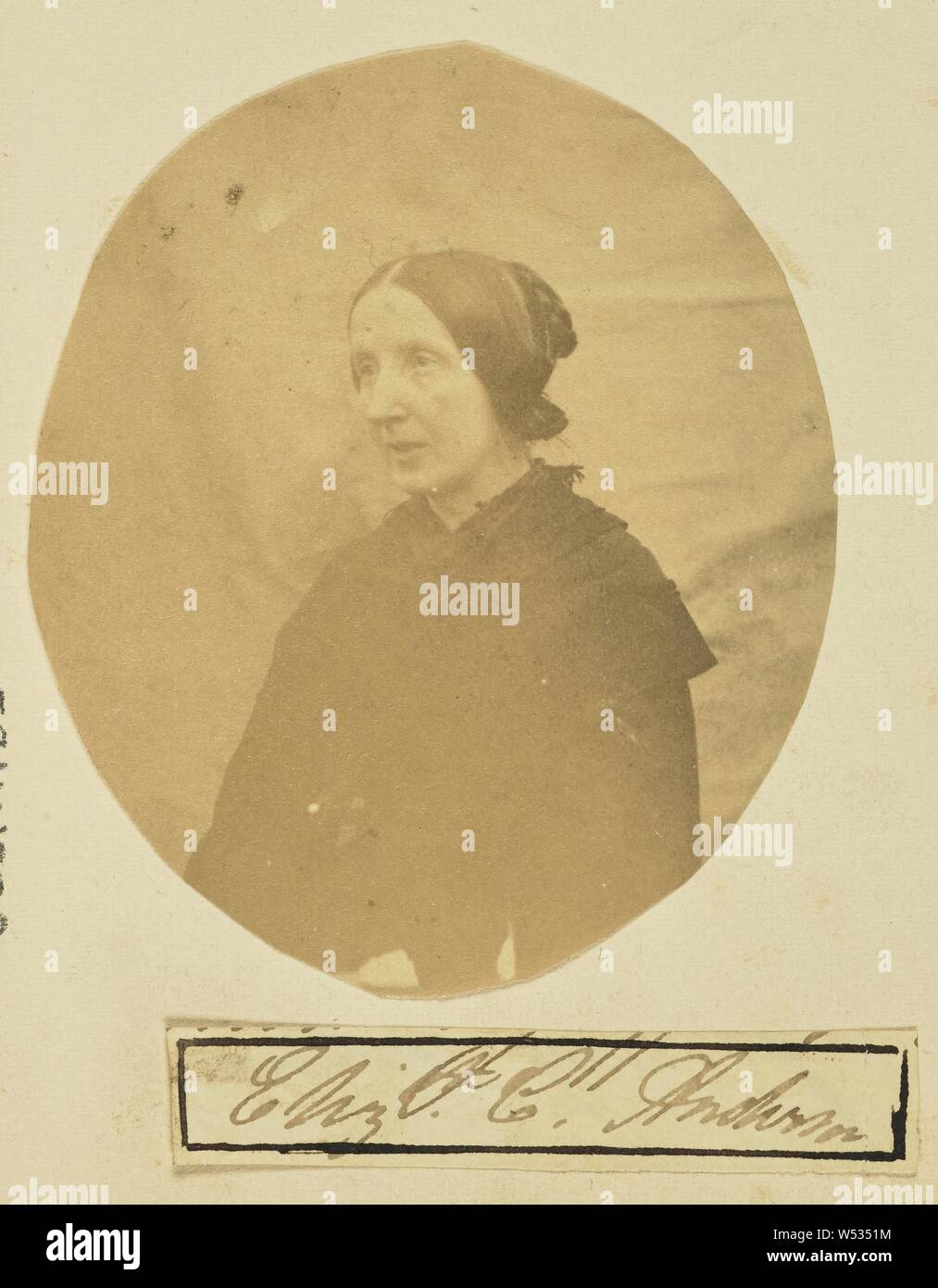 Porträt von Elizabeth Carre Anderson, unbekannte Teekocher, Schottland, 1850s - 1860s, Eiklar Silber drucken, 7,4 × 6,2 cm (2 15/16 x 2 7/16 Stockfoto