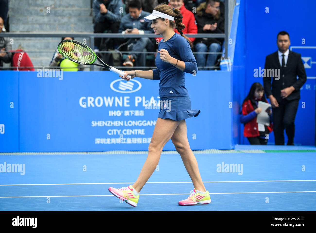 Ivana Jorovic von Serbien reagiert gegen Caroline Garcia von Frankreich im Einzel der Frauen erste Runde des WTA 2019 Shenzhen O Stockfoto