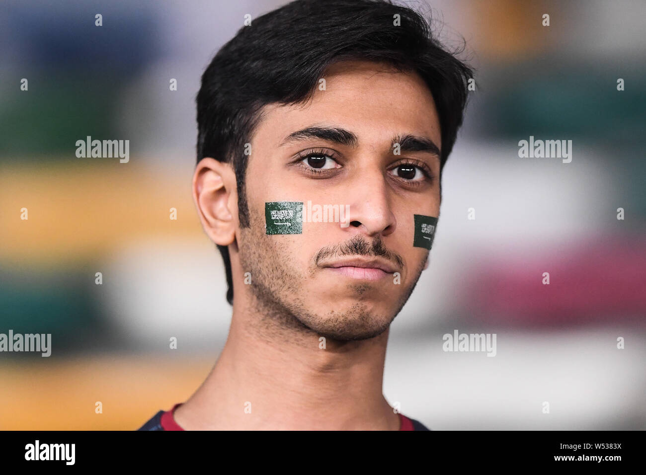 Eine saudi-arabische Fußball-Fan zeigt Unterstützung für Saudi Arabien National Football Team in der AFC Asian Cup 2019 Gruppe E Fußballspiel zwischen Saudi-arabischen Stockfoto