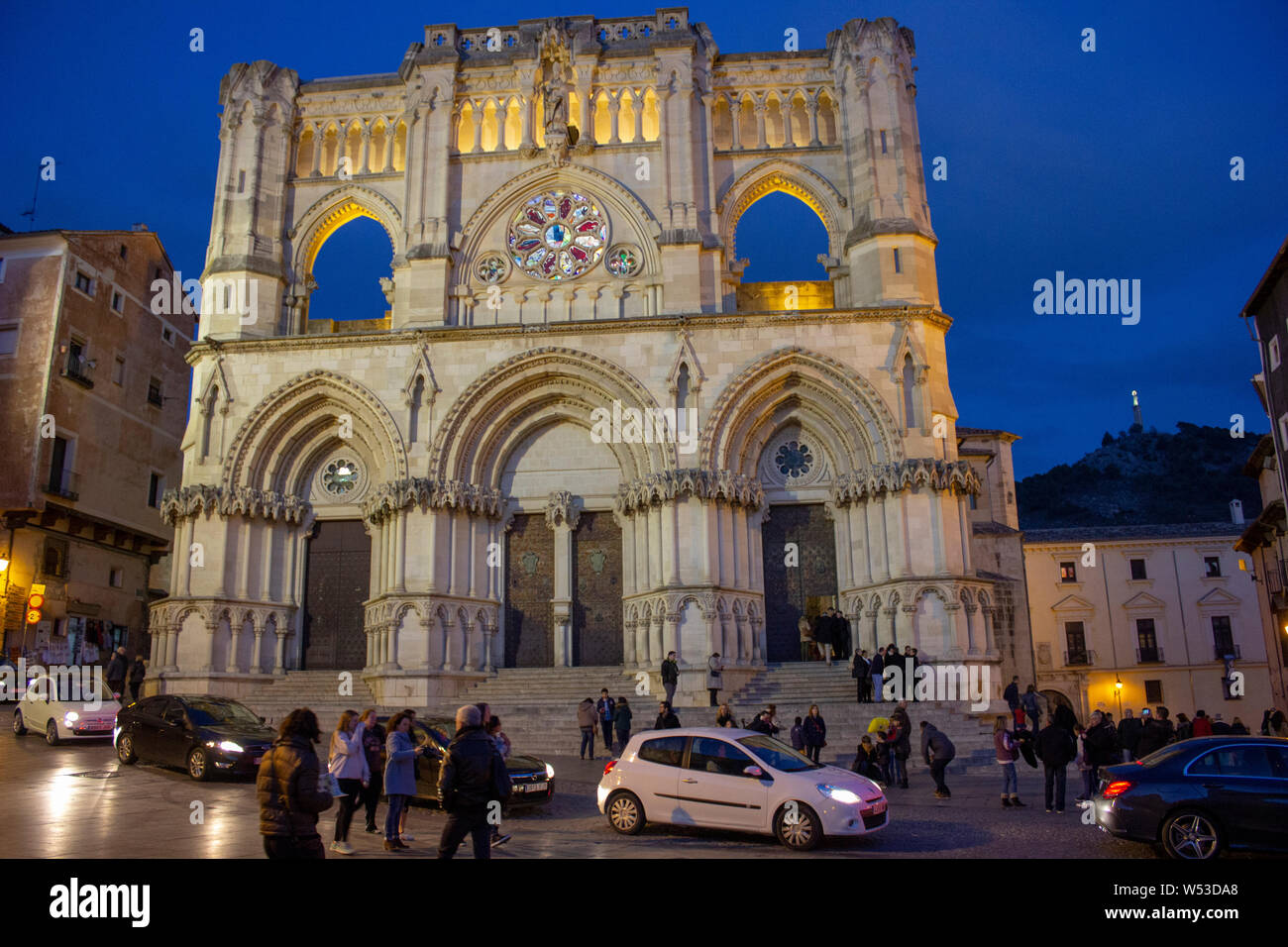 März 26, 2016 - Cuenca Cuenca, Spanien: gotische Dom bei Nacht, mit schönen Beleuchtung. Das Gebäude ist eines der frühesten Beispiele der gotischen Bogen Stockfoto