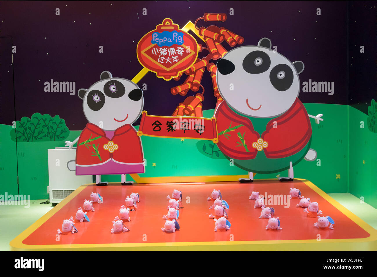 Anzeigen eines Pop-up Stores themed'Peppa feiert das chinesische Neujahr' an Yu Garten oder Yu-garten in Shanghai, China, 22. Januar 2019. Ein Pop-up-store Stockfoto