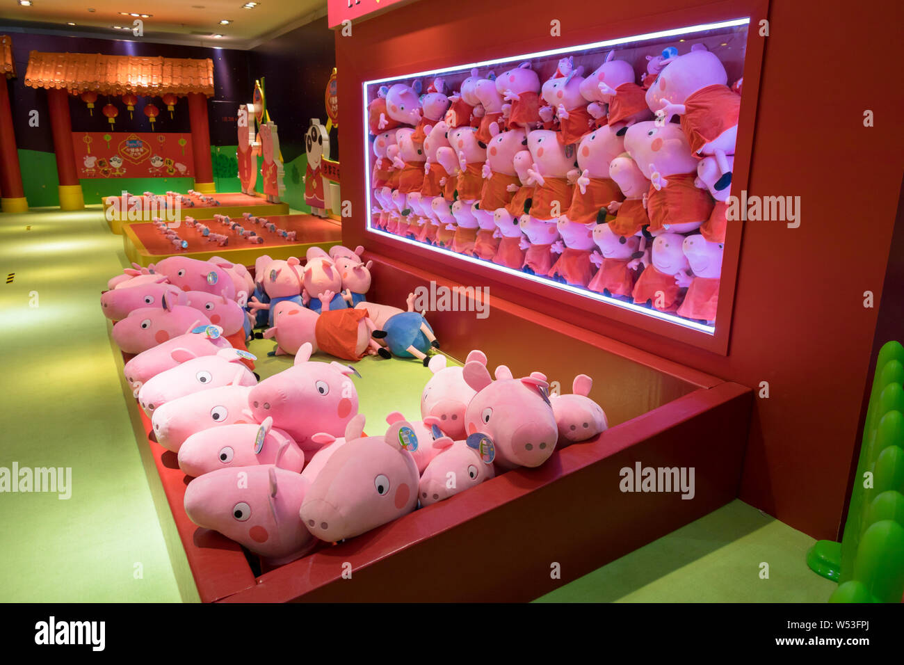 Anzeigen eines Pop-up Stores themed'Peppa feiert das chinesische Neujahr' an Yu Garten oder Yu-garten in Shanghai, China, 22. Januar 2019. Ein Pop-up-store Stockfoto