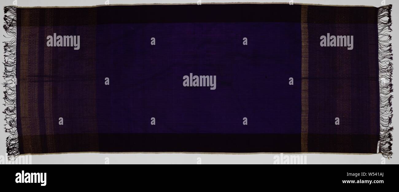 Hip Tuch, Ija lunggi, Hip Tuch mit geometrischen Motiven., anonym, Noord-Sumatra, 1900 - 1999, Seide, l 182 cm x l 170 cm x W 71,5 cm Stockfoto