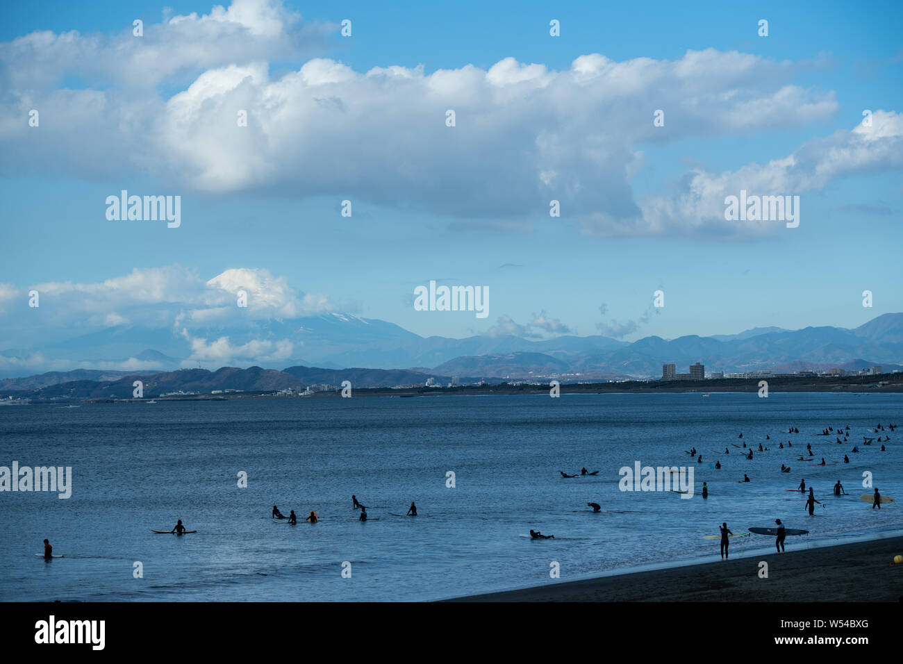 Landschaft der Sea Scape in Kamakura, Kanagawa, Japan, 24. Dezember 2018. Entlang der Enoden lokale Linie finden Sie Kamakura-Koko-mae Station, die Stockfoto