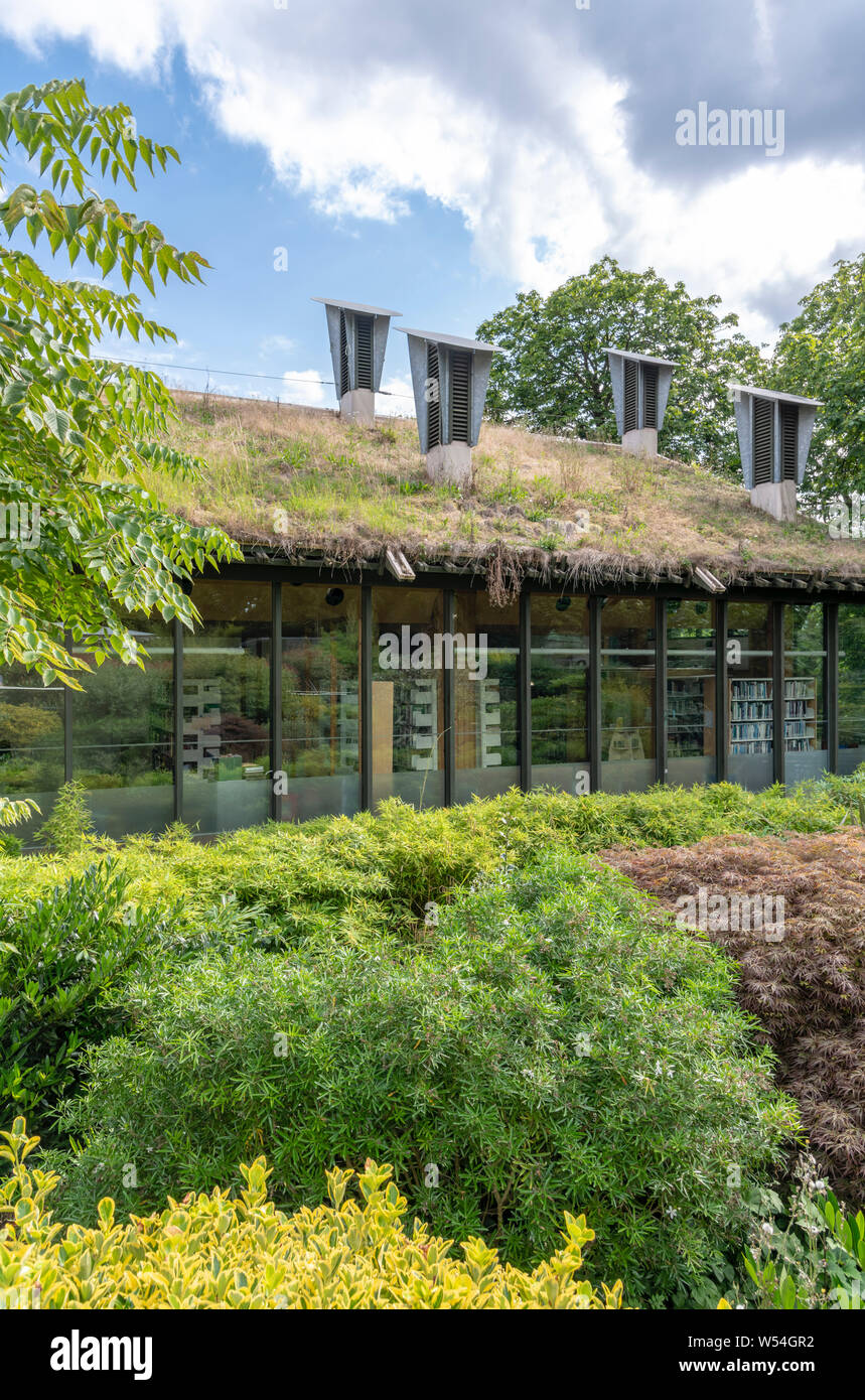 Zentrum für das Verständnis der Umwelt (CUE) ein eco Gebäude mit hutzen auf dem Dach, eine passive Belüftung zu integrieren. Durch Architype. Stockfoto