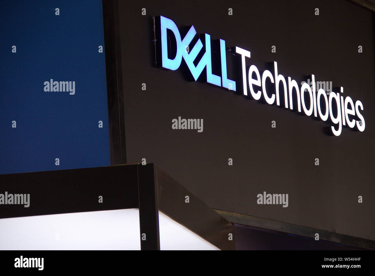 ---- Blick auf den Stand von Dell Technologien während der ersten China International Import Expo (CIIE) in Shanghai, China, 7. November 2018. Alienwar Stockfoto