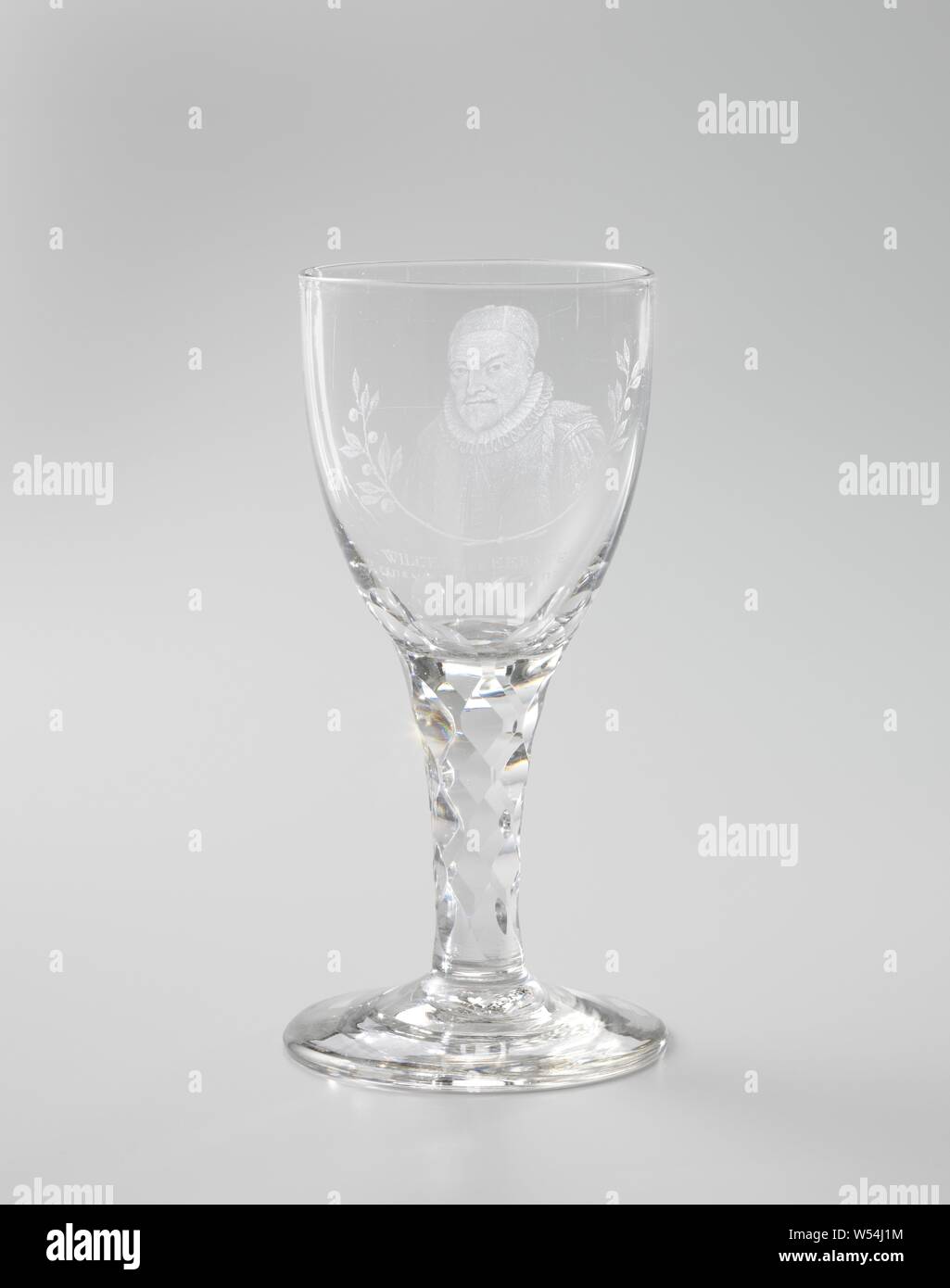 Wein Glas mit einem Porträt von stadthalter Prinz Wilhelm I (1533-1584) Kelch mit einem Porträt von Willem I, konischen Fuß. Erweiterung, Facette - schneiden sie Stammzellen, die Änderungen in eine eiförmige Kelch. Auf der Schüssel ein Porträt von Stadholder Prinz Wilhelm I (1533-1584) mit einem Zweig mit orange Äpfel auf beiden Seiten, die gemeinsam an der Unterseite gebunden sind. Unter dem Porträt der Text: WILLEM DIE ERSTE // Prinz von Oranien. etc., historische Personen, Willem I (Prinz von Oranien), anonym, C. 1780-in oder vor 1798, Glas, Glasbläserei, h 15,5 cm x T 7,9 cm, d 7,9 cm Stockfoto