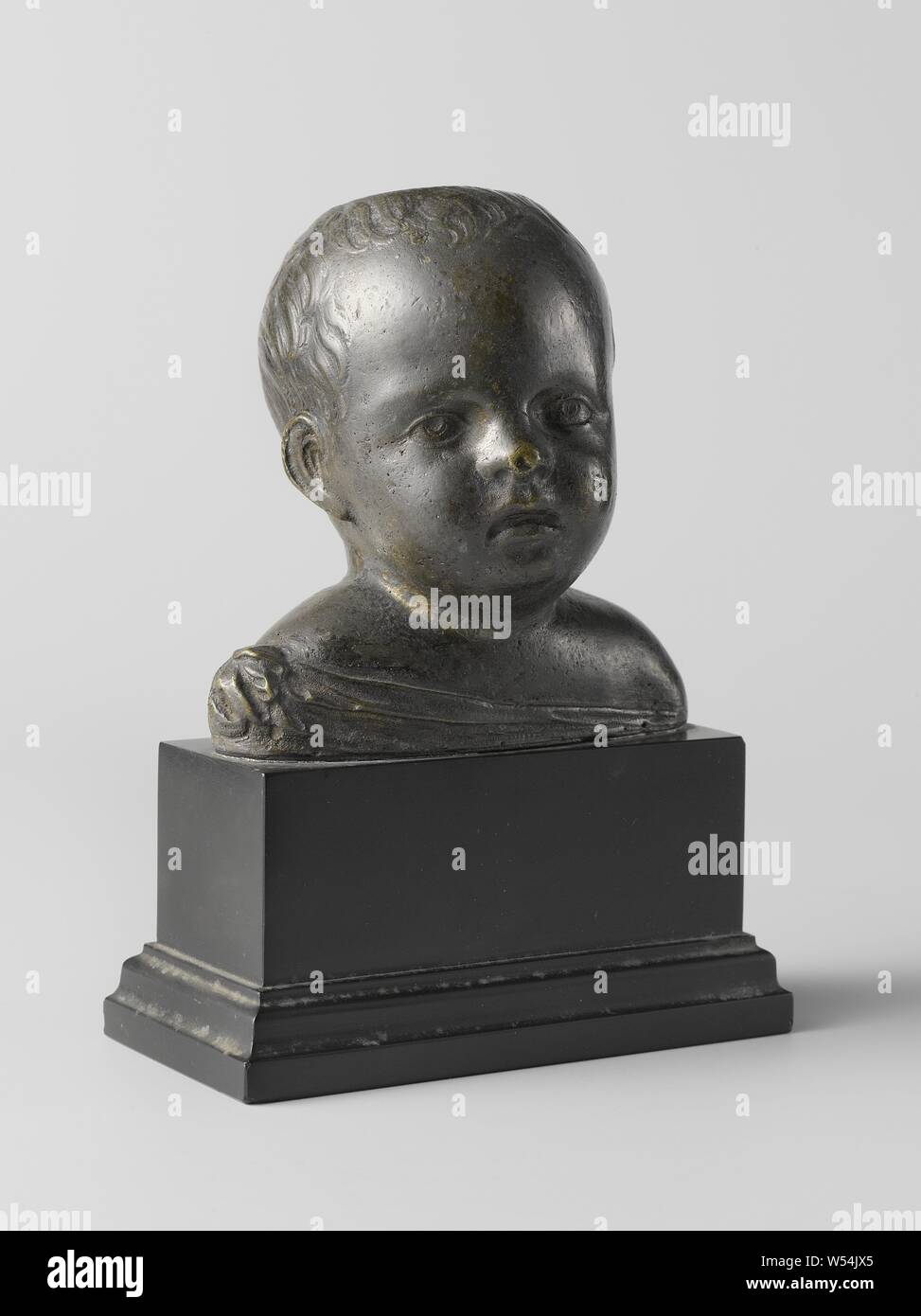 Büste von einem Kind, den Kopf mit leicht gewelltes Haar leicht nach links gedreht wird, den Mund nicht vollständig geschlossen. In der Mitte der rechten Schulter drapierte Kleidungsstücke läuft diagonal nach rechts. Eine runde Öffnung in der Schädel., anonym, Florenz, C. 1500, bronze (Metall), h 17,0 cm x W 12,5 cm x T 8,2 cm Stockfoto