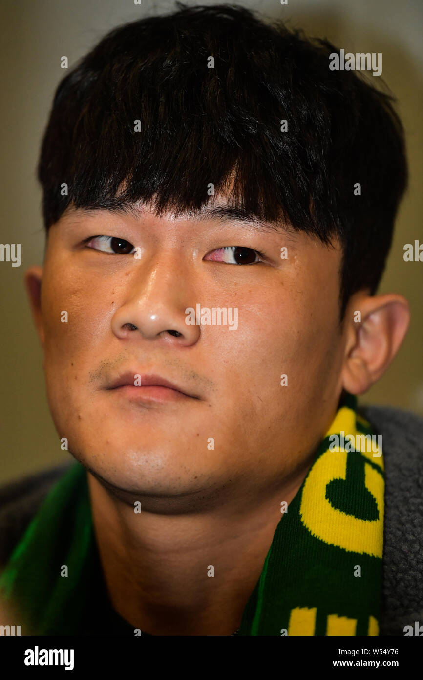 Sudkoreanischer Fussballspieler Kim Min Jae Kommt An Der Beijing Capital International Airport Nach Dem Umzug Von Jeonbuk Hyundai Motors Nach Peking Guoa Stockfotografie Alamy