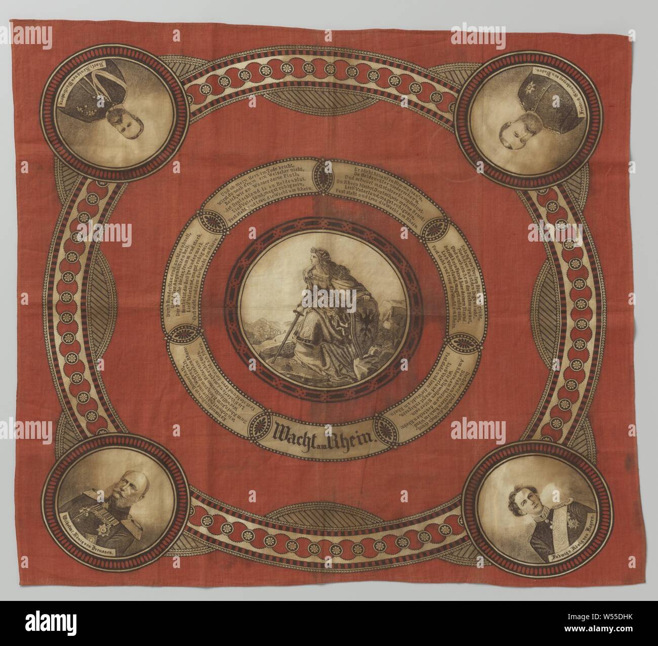 Roter Baumwolle commemorative Taschentuch mit einem Medaillon in Schwarz mit der personifikation der "Wacht am Rhein" gedruckt, der Text des Songs und in den vier Ecken des Königs Portrait, commemorative Taschentuch, roter Baumwolle, schwarz gedruckt: in der Mitte ein Medaillon mit der personifikation der "Wacht am Rhein", um die der Text des Songs mit dem gleichen Namen und in den vier Ecken die Porträts von König Wilhelm von Preußen, König Karl von Württemberg, König Ludwig II. von Bayern und Großherzog Friedrich von Baden. König von Bayern, Großherzog von Baden Frederik, Karl I (König Stockfoto