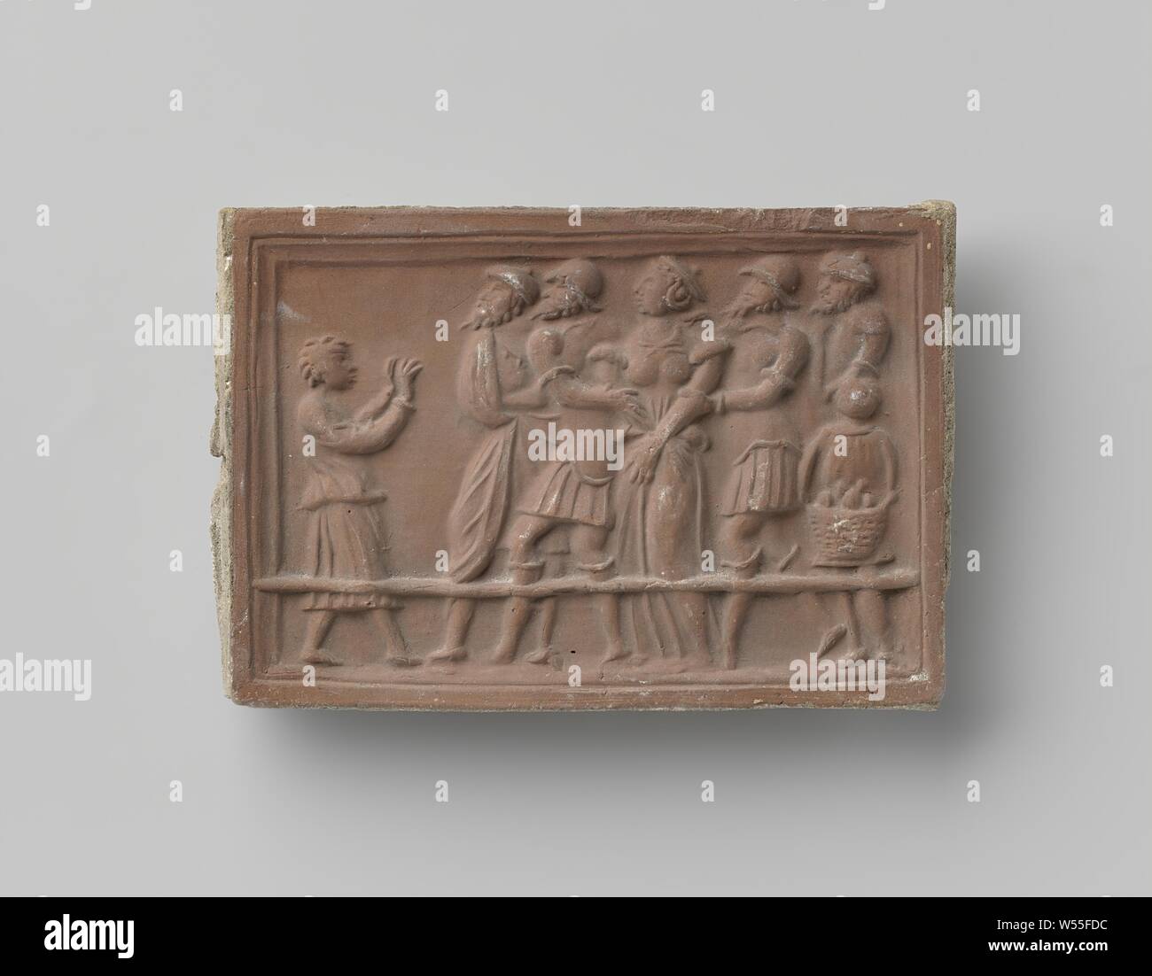 Kamin mit Darstellung der zum Tode Suzanna, der von Daniel erfüllt ist, die von Daniel met verurteilt wird. Auf der rechten Seite einen jungen trägt einen Korb mit Steinen., anonym, Niederlande, C. 1875 - C. 1900, Steingut, H 10 cm x W 14,5 cm x T 1,2 cm Stockfoto