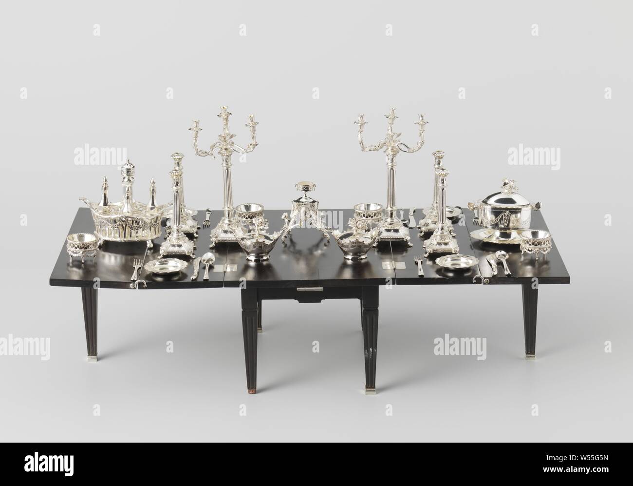 Gedeckter Tisch, Silber, mit Tisch, Miniatur Stockfoto