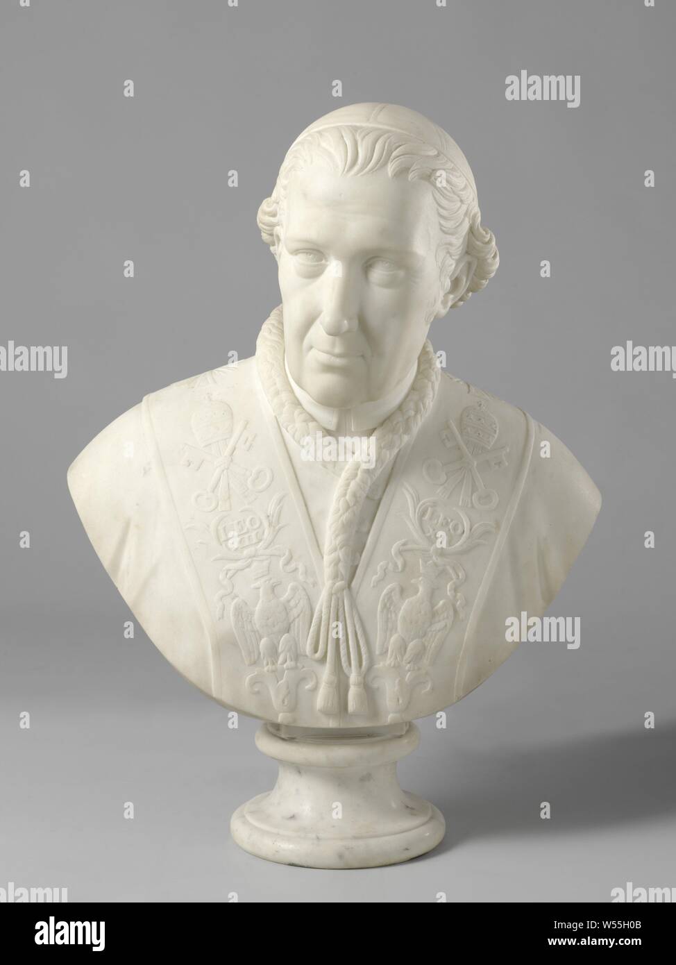 Porträt von Papst Leo XII., der Kopf ist leicht nach links gedreht. Er trägt ein calot und eine Stola, auf der die Päpstlichen Insignien und seinen Namen bestickt sind. Unter dem Stahl eine Kleidungsstück mit Kapuze, geschlossen von vorne durch eine Schnur, die mit Fell abgefüttert. Am Hals der angehobenen Kragen der Bar, über die ein Bettwäsche Kragen. Auf verdrillten Standfuß, historische Personen, Leo XII., Louis Royer, Rom, 1827, Marmor (Rock), h 70 cm Stockfoto