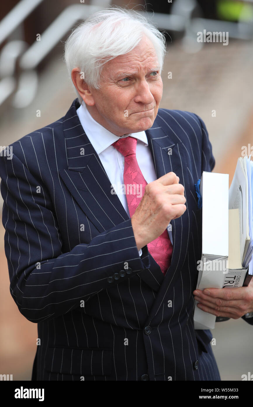 Ehemalige Konservative MP Harvey Proctor außerhalb Crown Court Newcastle nach Carl Buche, der Westminster VIP-pädophilen Ankläger, wurde zu 18 Jahren für 12 Grafen von Rechtsbeugung und des Betrugs verurteilt. Stockfoto