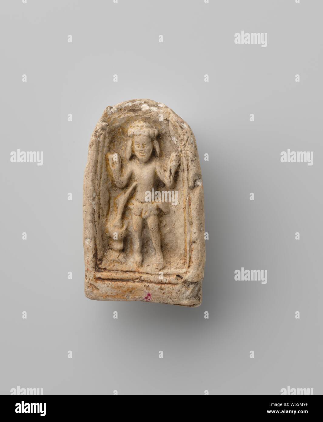 Christus als Schmerzensmann, stehend Christus Figur, hob die Hand, Dornenkrone auf dem Kopf. Blut fließt von rechts in einem Kelch, Niederlande, Niederlande, 1450 - 1500, Leitung Ton, h 6,0 cm x B 3,7 cm x T 2,3 cm Stockfoto