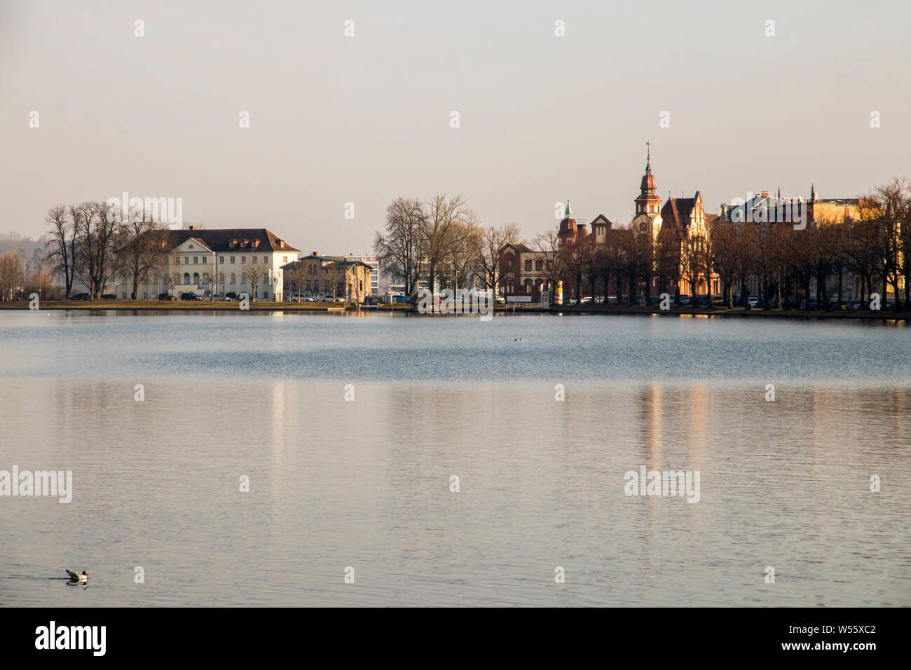 Schwerin, Deutschland. Blick auf den Pfaffenteich, ein Teich See mitten in der Stadt Stockfoto