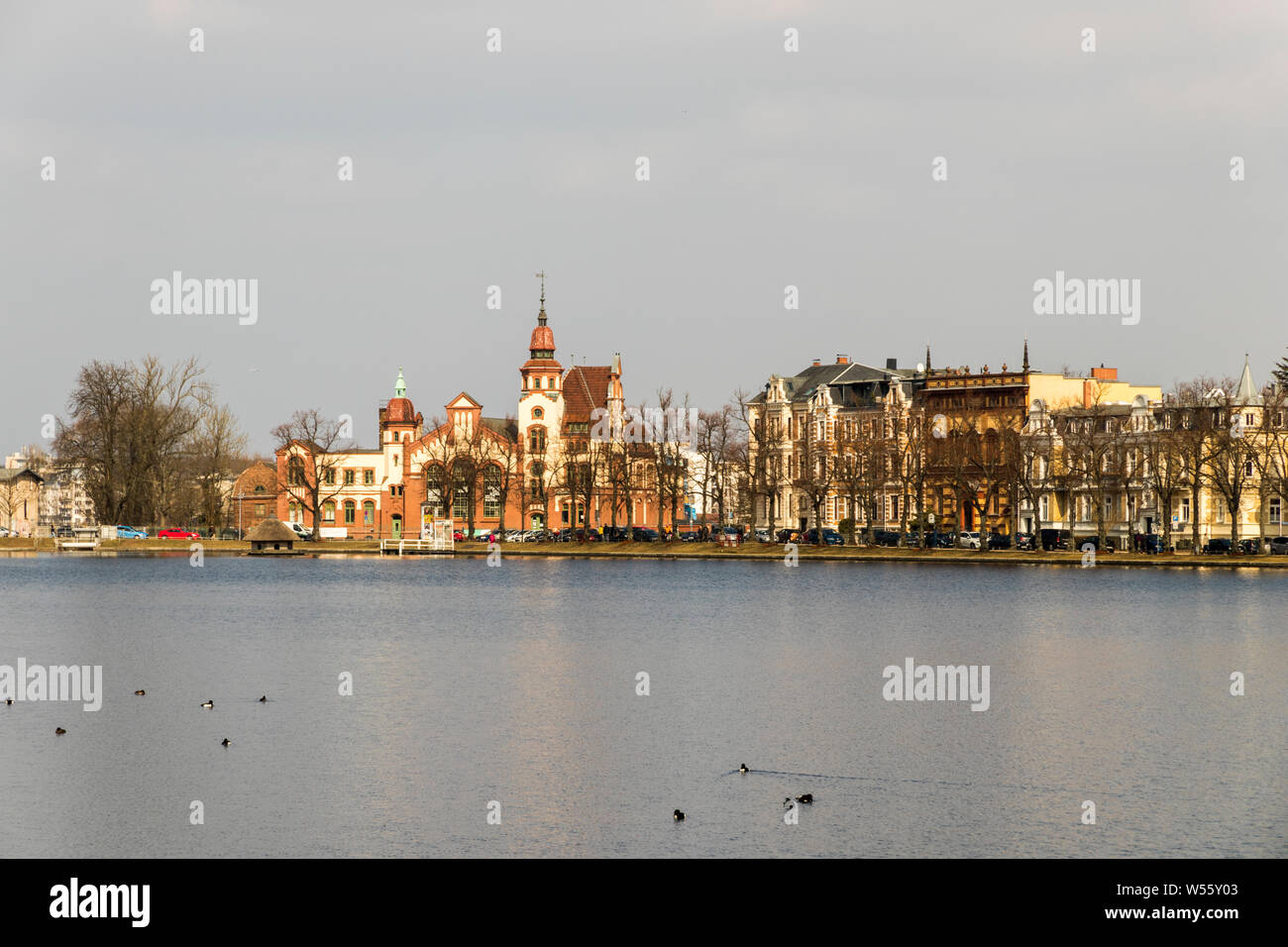 Schwerin, Deutschland. Blick auf den Pfaffenteich, ein Teich See mitten in der Stadt Stockfoto