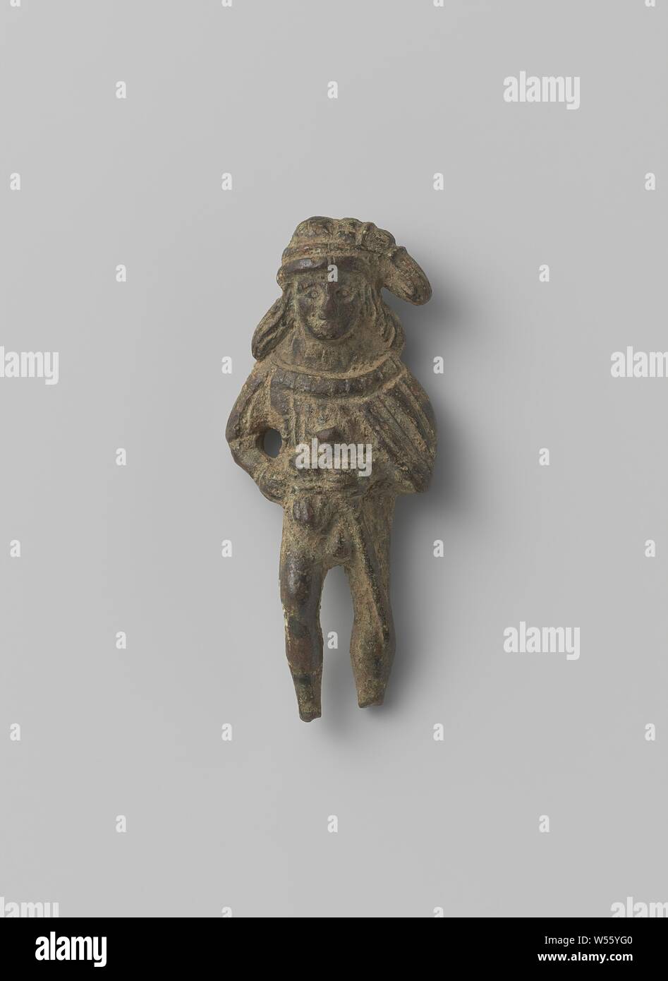 Mans Abbildung, die eingegossene Abbildung stellt ein junger Mann in einer Haube, Wams, Umhang und Motorhaube mit einem Schwert und einer Tasche gekleidet., anonym, Deutschland, C. 1475 - C. 1500, Gusseisen, Gründung, h 7 cm x B 3 cm x T 1,3 cm Stockfoto