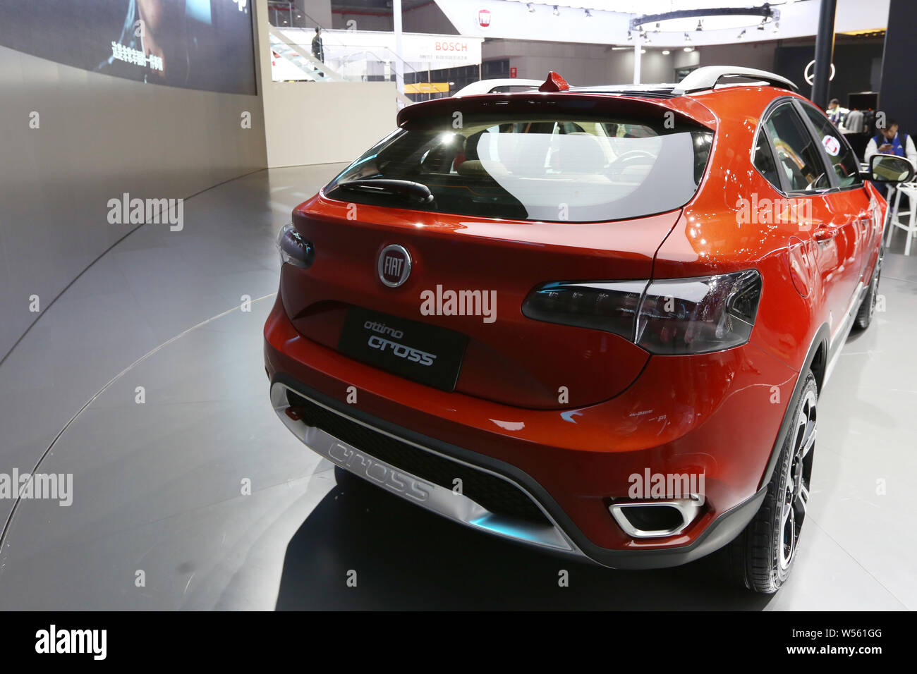 ------ Fiat Ottimo Kreuz Auto des GAC Fiat Chrysler, ein Joint Venture zwischen Guangzhou Automobile Group Co (GAC) und Fiat Chrysler, ist auf Anzeige dur Stockfoto