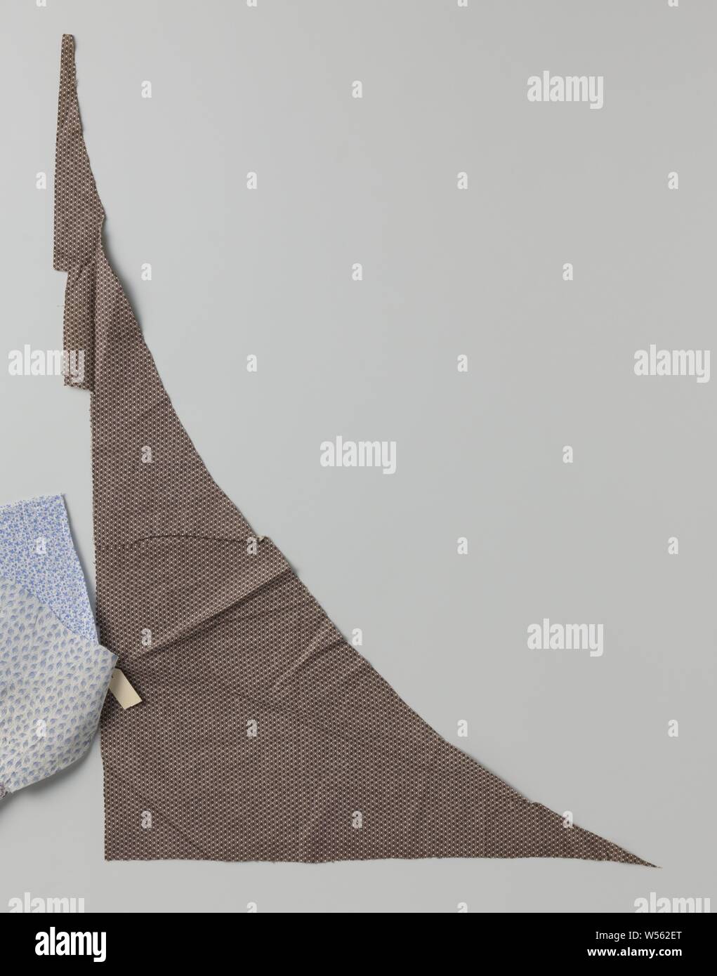 Fragment bedruckte Baumwolle mit einem geometrischen Muster der Kreise, Linien und Kästchen, Fragment Baumwolle gedruckt, mit einem geometrischen Muster aus kleinen Kreise, Linien und Kästchen., anonym, C. 1920 - C. 1950, Baumwolle (Textil), Drucken, H 67 cm x W 44 cm Stockfoto