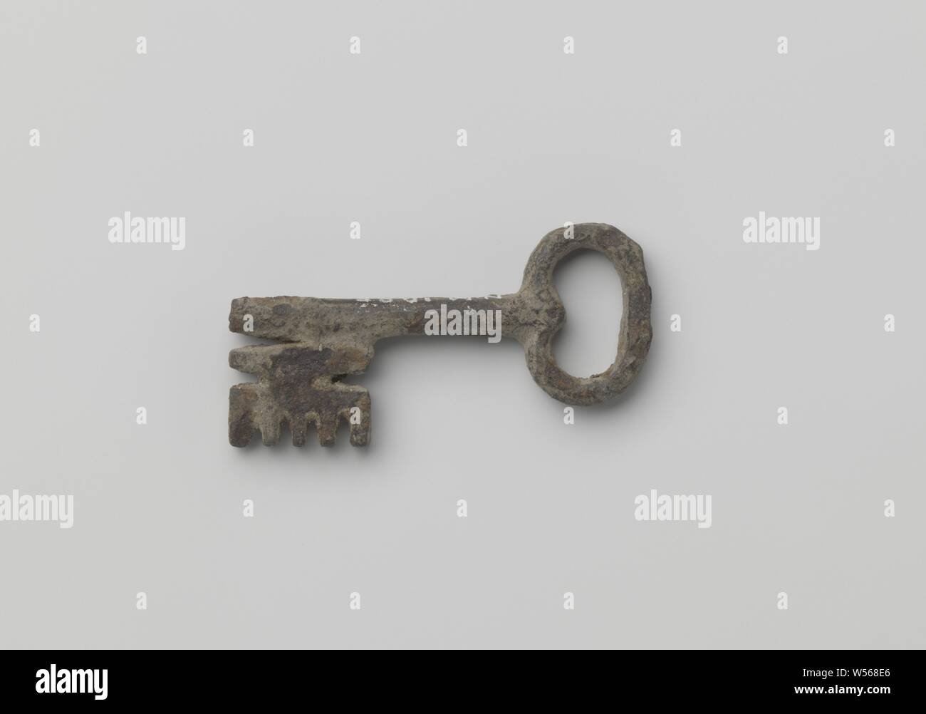 Key" und "Key., C. 1400 - C. 1950, Bügeleisen (Metall), l 5 cm × w 5,2 cm Stockfoto