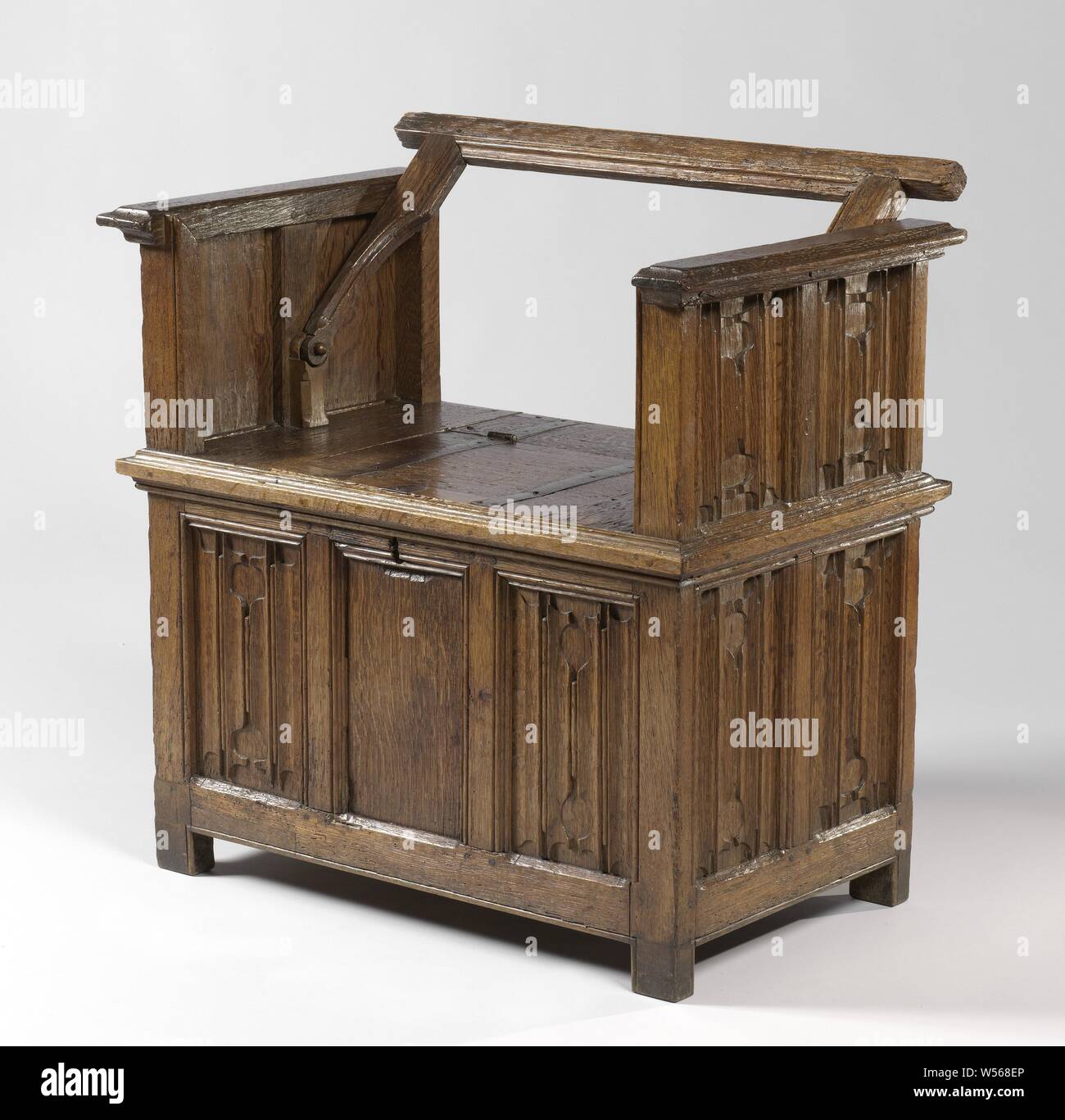 Handlaufseiten und mitte Stockfotos und bilder