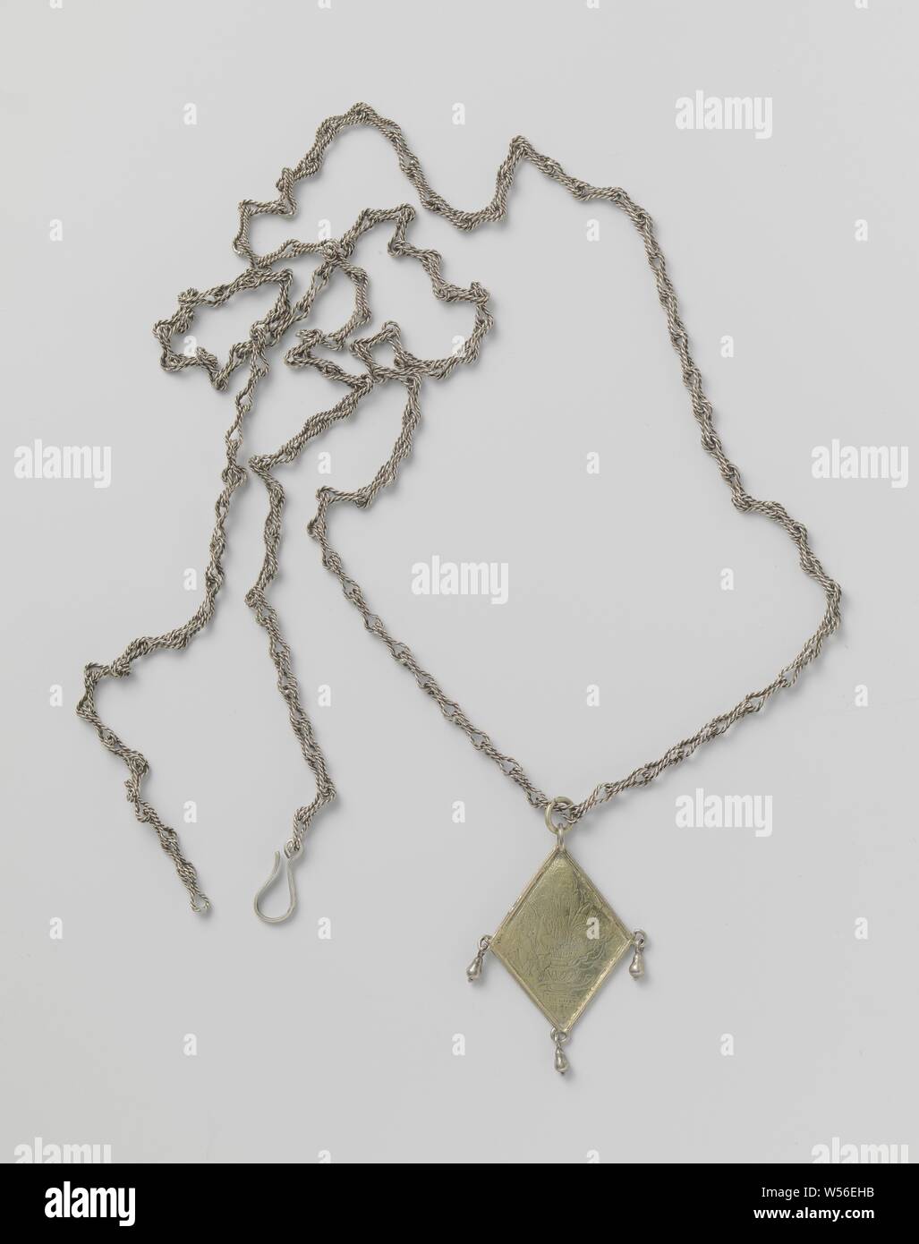 Kette der Veere Kammer der Rhetorik, Kette des rederijkerskamer in Veere, Kette aus vergoldetem Silber. Die Rautenförmigen, die Zeichen mit einem gravierten Darstellung der Verkündigung auf der Kette, bestehend aus Doppelzimmer, twisted links hängt. Zwischen Maria und dem Engel eine Vase mit Lilien, durch eine Banderolle mit der Inschrift umgeben: "Wachsende in reinder'. Unter der Vase auf einem Sockel die Buchstaben: A.B.C.D. Ein Birnenförmiges Anhang ist auf drei Punkte des Zeichens angebracht, an der Spitze eines Auges mit Ring, durch die die Kette gemacht wurde, der Verkündigung: Maria, in der Regel das Lesen, ist besucht. Stockfoto