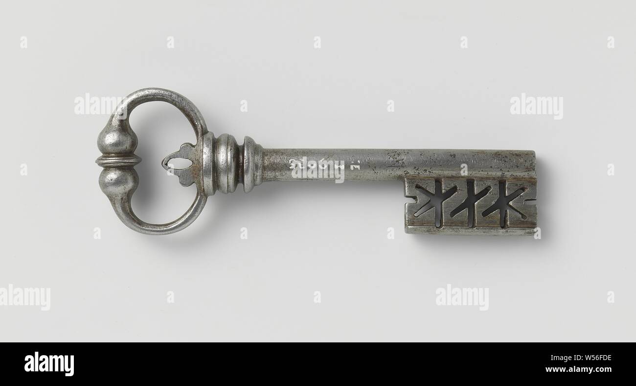 Schlüssel, ein Schlüssel., l 13,0 cm × w 2,5 cm Stockfoto