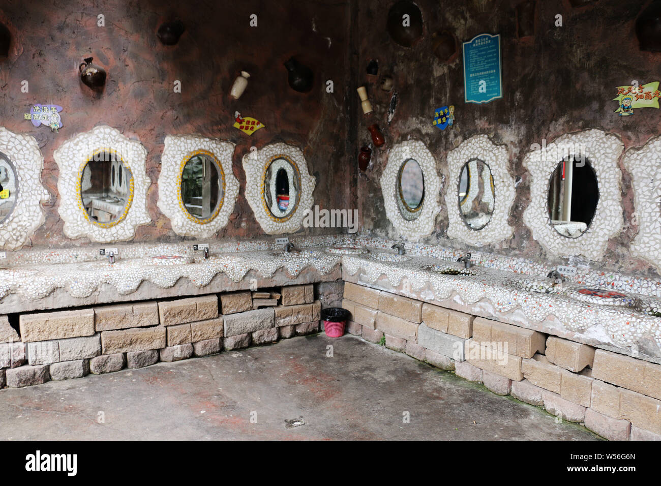 Blick auf das Schloss - wie Chongqing ost unglaubliche "WC" bezeichnet den "Goldenen Saal" an der Yangrenjie, auch bekannt als die Ausländer "Stree Stockfoto