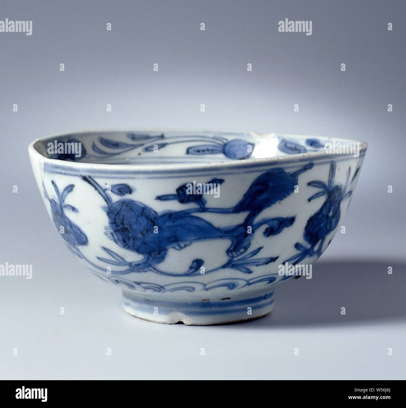 Schüssel aus GRACHTENHAUS war Schiff 'Witte Leeuw", Jingdezhen, 1613, Porzellan, h 6,7 cm x T 13,5 cm Stockfoto