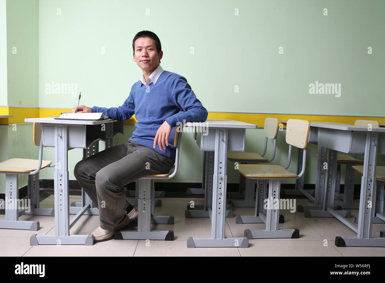---- Zhang Bangxin, Vorsitzender der TAL Bildung, posiert für ein Foto in Peking, China, 19. Oktober 2012. Eine Wertpapierfirma vereinbart zu zahlen Stockfoto