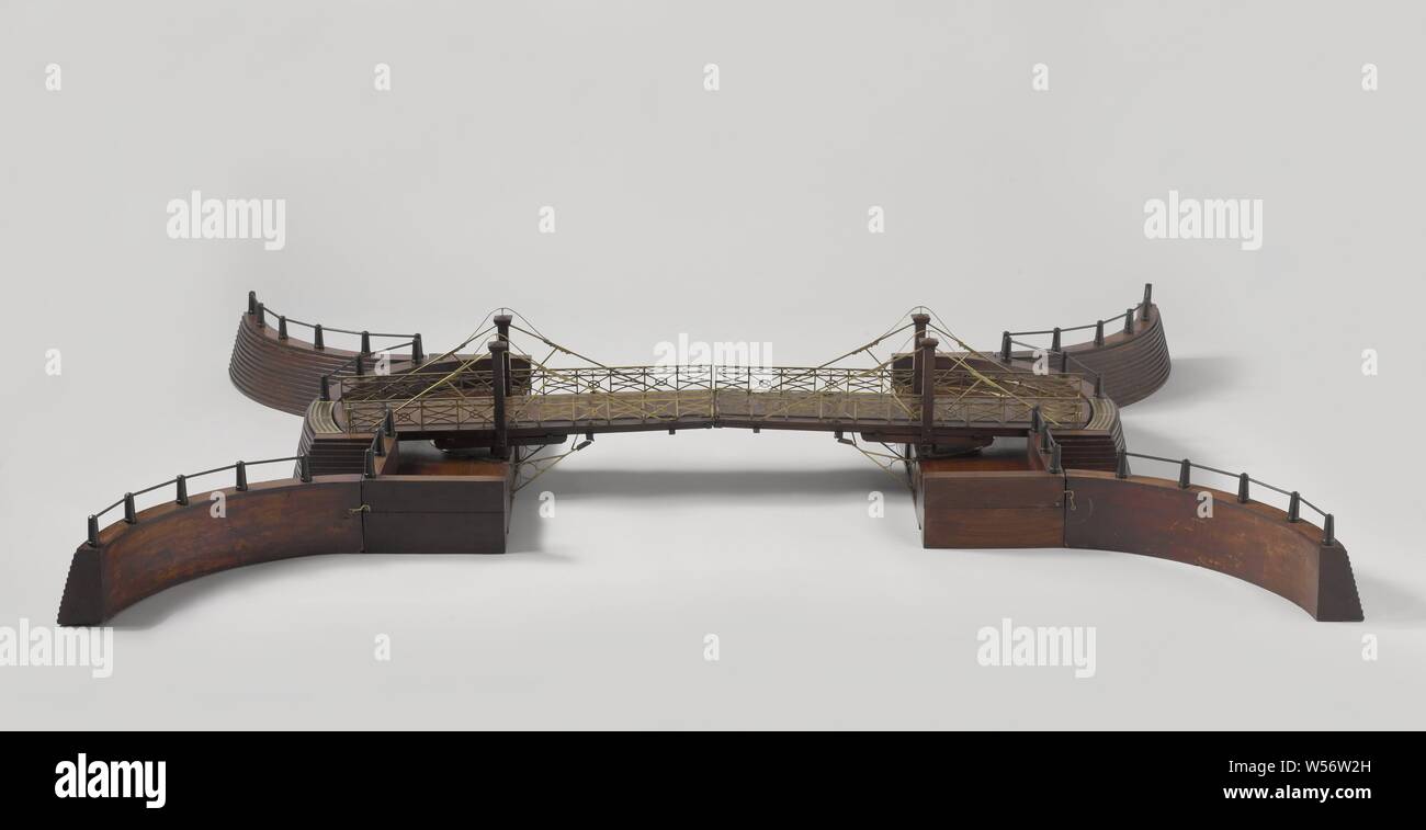 Modell einer Double Swing Bridge, Modell eines Double Swing Bridge mit Teilen der Kaimauer. Beide Hälften um eine vertikale Achse und roll in eine Schale drehen-förmige Aussparung an der Kaimauer. 1:21 Scale (abgeleitet), Alkmaar, Noordhollandsch Kanaal, anonym, Niederlande, C. 1835 - C. 1836, Holz (Pflanzen), Messing (Legierung), H 33 cm x B 150 cm x T 210 cm. Stockfoto