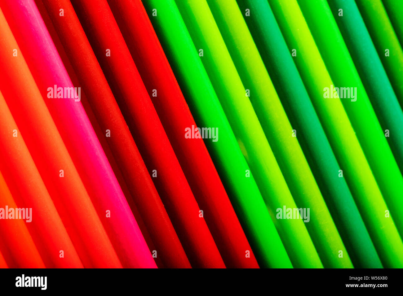 Nahaufnahme der bunten Rot & grün Bleistifte Stockfoto