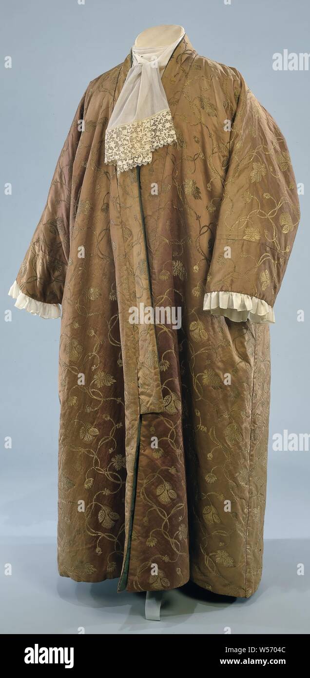 Hausmantel Bademantel oder Japanischen Kleid von Prinz William III,  japanischen Rock von ursprünglich lila Seide mit Blumen der goldene Faden  gewoben. Kimono Modell. Einfache Länge, mit Schalkragen und länglich  wickeln bis zu