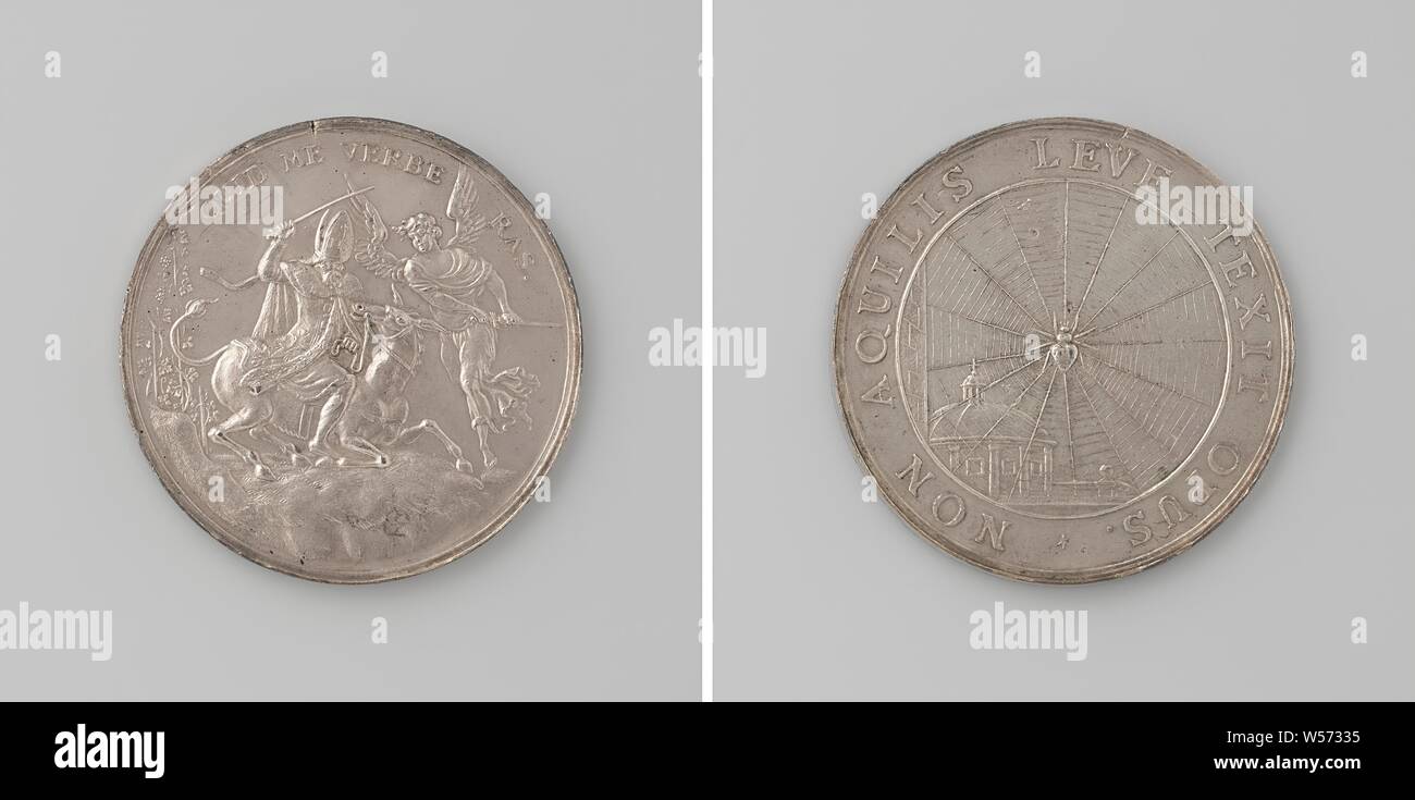 Verfolgung der Protestanten in Frankreich, Silber. Vorderseite: Prophet Bileam im bischöflichen Gewand versucht, seine Esel vorwärts mit Schlägen zurück durch einen Engel mit dem Schwert in einer Inschrift statt zu fahren. Invers: Die Spinne im Netz, im Hintergrund Kirche Innenumfang, Frankreich, Jan Schmeltzing (I), Leiden, 1685, silber (Metall), markanten (Metallverarbeitung), d 4,9 cm × W39.86 Stockfoto