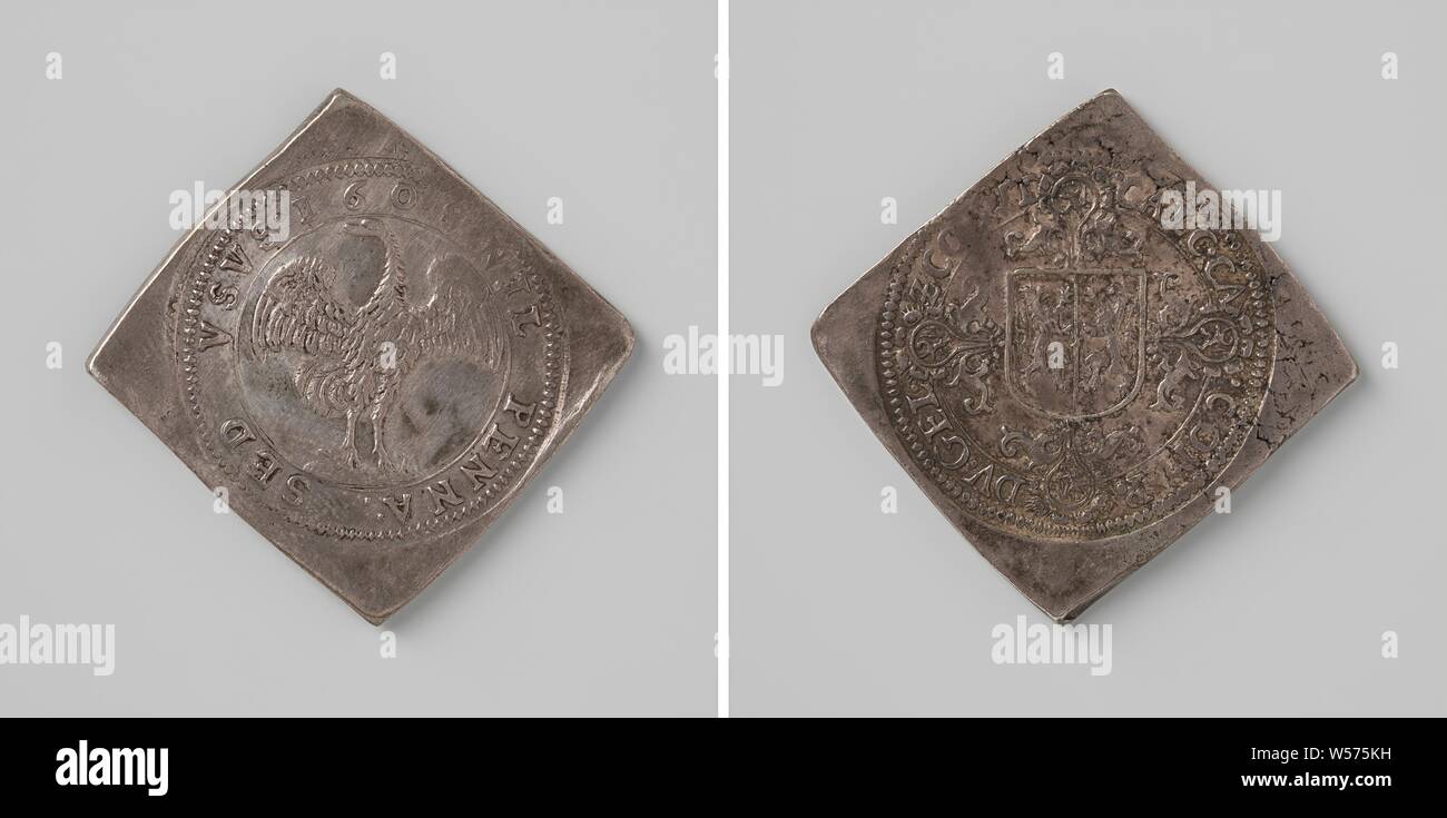 Verbreitung von Schriften auf dem Vertrag (12), Silver Square Abzeichen. Vorderseite: Strauß mit ausgebreiteten Flügeln. Rückwärtsgang: Zentrale Wappen (Gelderland) mit einer Umschreibung (Gelre und Zutphen)., Gelre, Zutphen, anonym, Gelderland, 1608, silber (Metall), markanten (Metallverarbeitung), h 3,3 cm × 3,2 cm × w w 20.15 Stockfoto