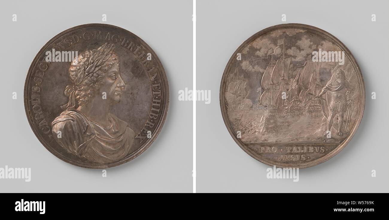 Schlacht von Lowestoft zwischen Lieutenant Admiral Obdam von Wassenaar und Englisch unter der Herzog von York, silberne Medaille. Vorderseite: des Menschen Bruststück mit Lorbeerkranz innerhalb einer Inschrift. Umgekehrt: der König mit dem Befehl Personal schaut Seeschlacht, Schnitt: Beschriftung, Schlacht von Lowestoft, Lowestoft, Suffolk, Jakob Baron van Wassenaer Obdam, Herrn Charles II (König von England), James II (König von England und Schottland), Jean Roettiers, London, 1665, silber (Metall), markanten (Metallverarbeitung), d 6,2 cm × w 91.71 Stockfoto