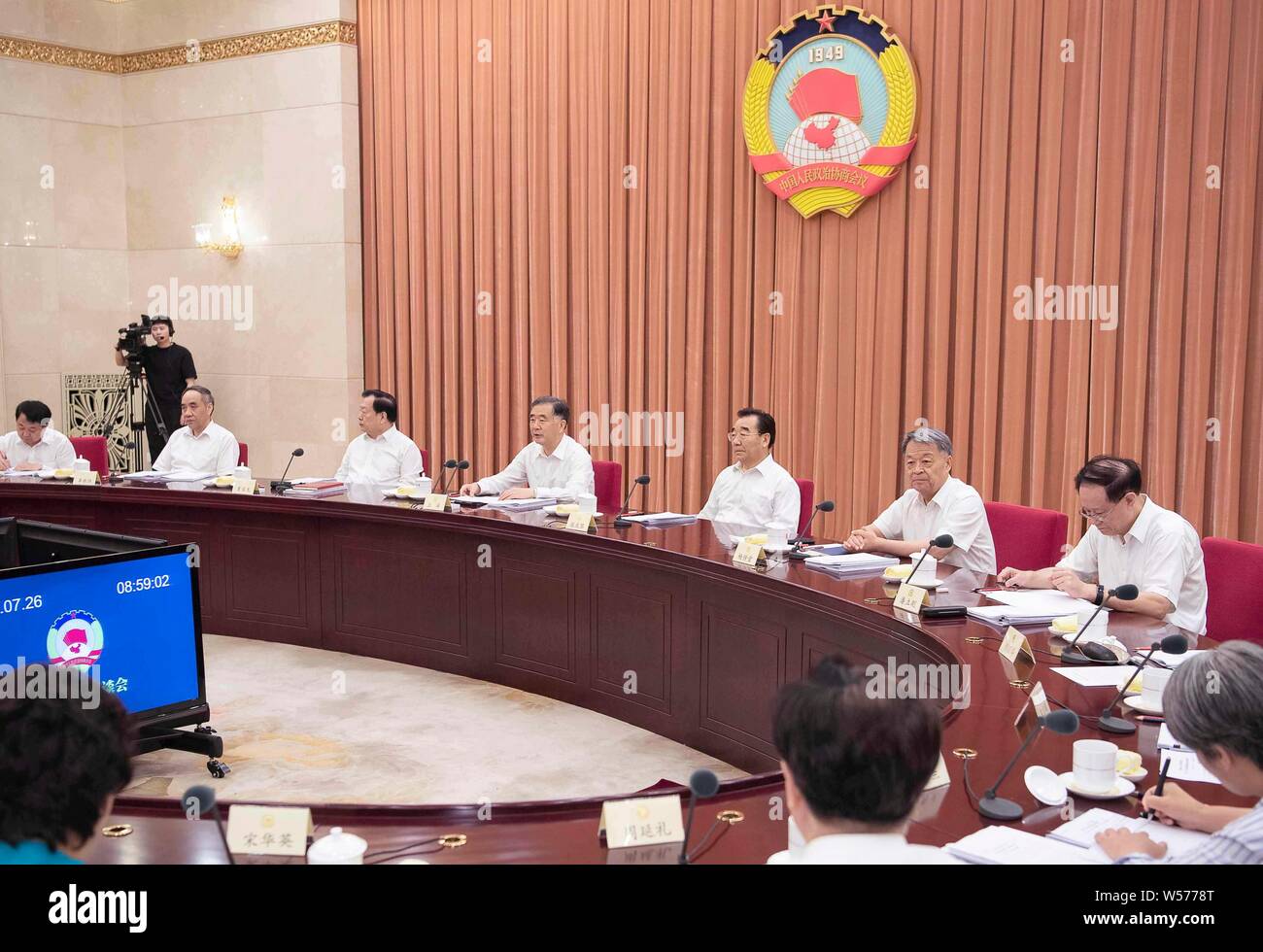 Peking, China. 26. Juli, 2019. Wang Yang, Mitglied des Ständigen Ausschusses des Politbüros der Kommunistischen Partei Chinas und Vorsitzender des Zentralausschusses der Chinese People's Political Consultative Conference National Committee, leitet ein bi-weekly Beratungsgespräch in Peking, der Hauptstadt von China, 26. Juli 2019. Credit: Li Tao/Xinhua/Alamy leben Nachrichten Stockfoto