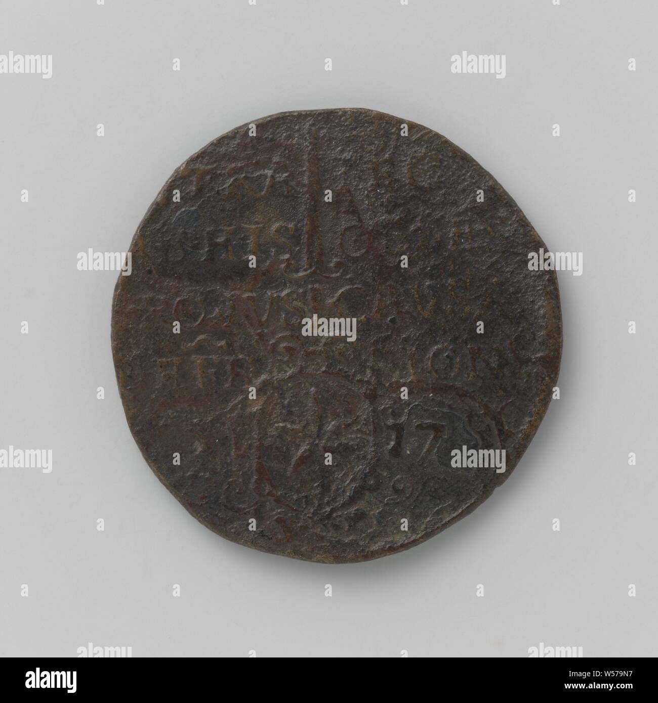 Zwölf not Münzen aus niederländischen Städten Not Münze von vierundzwanzig Pennies, Belagerung von Maastricht, Vorderseite: Beschriftung, abgeschnitten: die römische Ziffer XXIIII. Rückwärtsgang: Schwert über Wappen in kartusche zwischen den Jahren, auf beiden Seiten der Klinge: Inschrift, Maastricht, anonym, 14-Mai-1579, kupfer (Metall), markanten (Metallverarbeitung), d4cm × w 22.34 Stockfoto