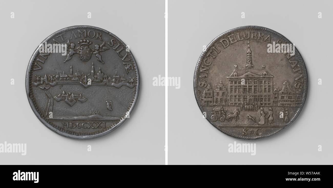 Werkzeug Token von der Stadt 's-Hertogenbosch, silberne Medaille. Vorderseite: Blick auf die Stadt von der Südseite, Oben: gekrönte Wappen, das von zwei Engeln gehalten, im Vordergrund: St. Antonieschans und die Straße Straße, rechts: Boot, Schnitt: Jahr. Rückwärtsgang: Rathaus unter anderem Häuser, im Vordergrund: Kutsche mit zwei Pferden, ein Hund und zwei Paare von Menschen in einem Kreis, Schnitt: Monogramm des Buchstaben S und C, 's-Hertogenbosch, Theodorus Casparus Van Berckel, s Hertogenbosch, 1721, silber (Metall), markanten (Metallverarbeitung), d 2,7 cm × w 6.43 Stockfoto