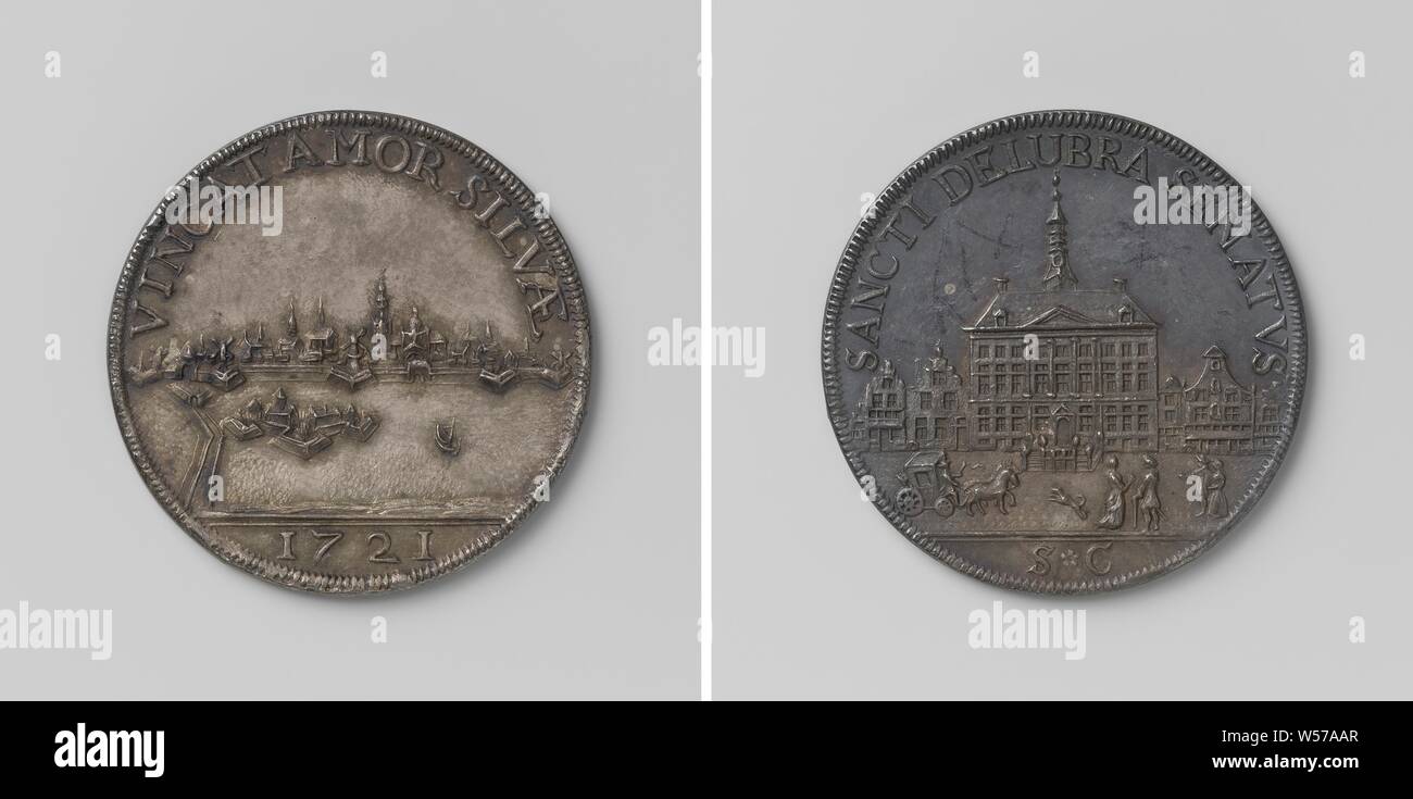 Werkzeug Token von der Stadt 's-Hertogenbosch, silberne Medaille. Vorderseite: Blick auf die Stadt von der Südseite, im Vordergrund: St. Antonieschans und die Straße Straße, rechts: Boot, Schnitt: Jahr. Rückwärtsgang: Rathaus unter anderem Häuser, im Vordergrund: Kutsche mit zwei Pferden, ein Hund und zwei Paare von Menschen in einem Kreis, Schnitt: Monogramm des Buchstaben S und C, 's-Hertogenbosch, Theodorus Casparus Van Berckel, s Hertogenbosch, 1721, silber (Metall), markanten (Metallverarbeitung), d 2,7 cm × w 6,85 Stockfoto