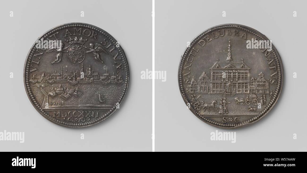 Werkzeug Token von der Stadt 's-Hertogenbosch, silberne Medaille. Vorderseite: Blick auf die Stadt von der Südseite, Oben: gekrönte Wappen, das von zwei Engeln gehalten, im Vordergrund: St. Antonieschans und die Straße Straße, rechts: Boot, Cut-out: Jahr über dekoratives Motiv. Rückwärtsgang: Rathaus unter anderem Häuser, im Vordergrund: Schlitten, sjees, Hund, zwei Paare von Menschen und Menschen in einem Wrap, Schnitt: Monogramm des Buchstaben S und C, 's-Hertogenbosch, Theodorus Casparus Van Berckel, s Hertogenbosch, 1722, silber (Metall), markanten (Metallverarbeitung), d 2,7 cm × w 6.37 Stockfoto