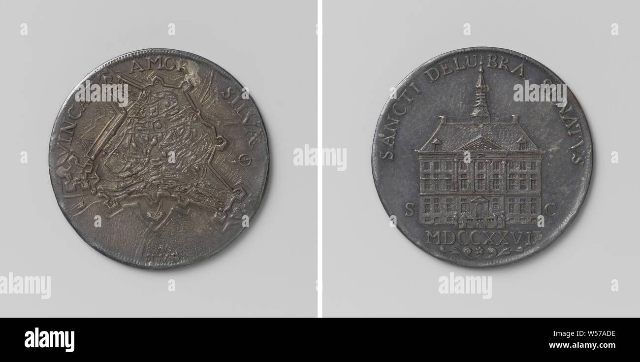 Werkzeug Token von der Stadt 's-Hertogenbosch, silberne Medaille. Vorderseite: Karte der Stadt 's-Hertogenbosch in einem Kreis. Rückwärtsgang: Rathaus zwischen dem Monogramm des Buchstaben S und C über das Jahr und dekorativem Motiv innerhalb einer Inschrift, 's-Hertogenbosch, Theodorus Casparus Van Berckel, s Hertogenbosch, 1727, silber (Metall), markanten (Metallverarbeitung), d 2,7 cm × w 6.23 Stockfoto